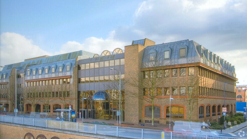 Wood St, Kingston Upon Thames à louer - Photo de l’immeuble – Image 2 sur 14