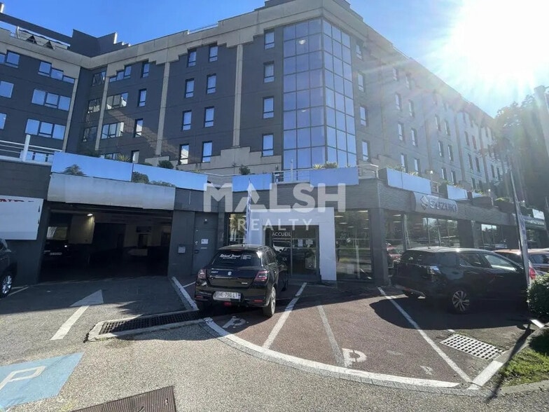 Local d'activités dans Tassin-la-Demi-Lune à vendre - Photo de l’immeuble – Image 3 sur 17