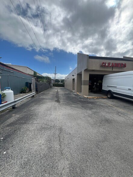 111-123 N Kings Ave, Brandon, FL à louer - Photo de l’immeuble – Image 3 sur 13