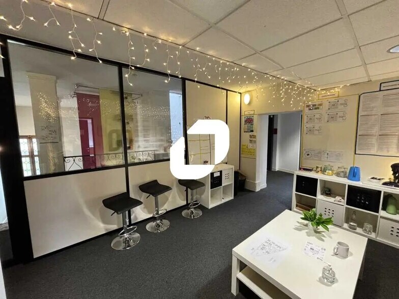 Bureau dans Lyon à louer - Photo de l’immeuble – Image 3 sur 16