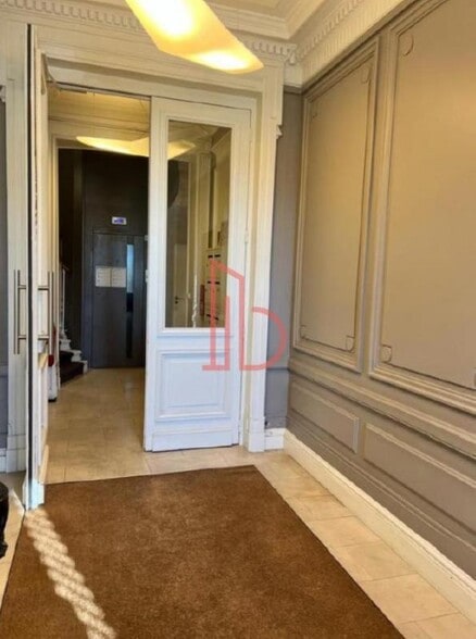 Bureau dans Bordeaux à louer - Hall d’entrée – Image 2 sur 9