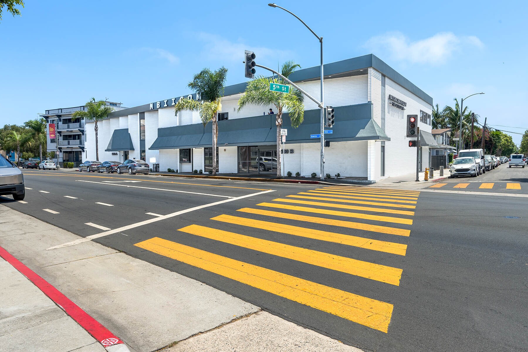 500 Alamitos Ave, Long Beach, CA à louer Photo de l’immeuble– Image 1 sur 79