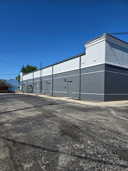 1702 N 50th St, Tampa, FL à louer - Photo de l’immeuble – Image 3 sur 7
