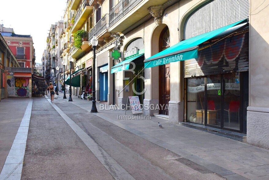 Immeuble residentiel dans Barcelone, Barcelona à vendre - Photo de l’immeuble – Image 2 sur 3