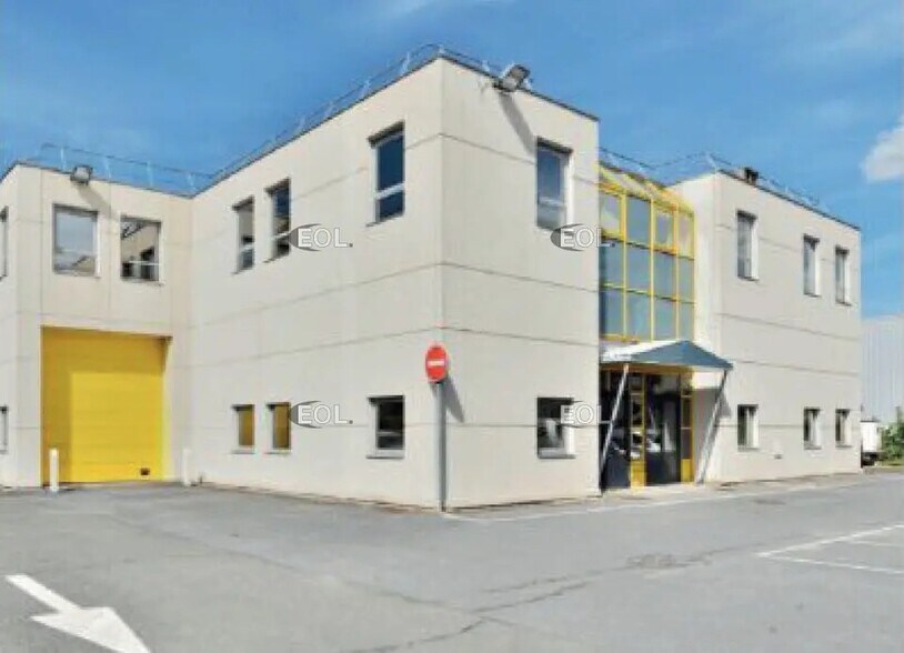 Local d’activités dans Villeneuve-la-Garenne à louer - Photo de l’immeuble – Image 1 sur 6