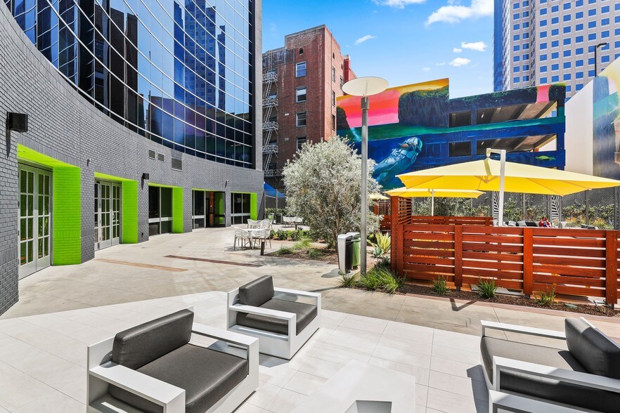 100 W Broadway, Long Beach, CA à vendre - Photo de l’immeuble – Image 3 sur 51