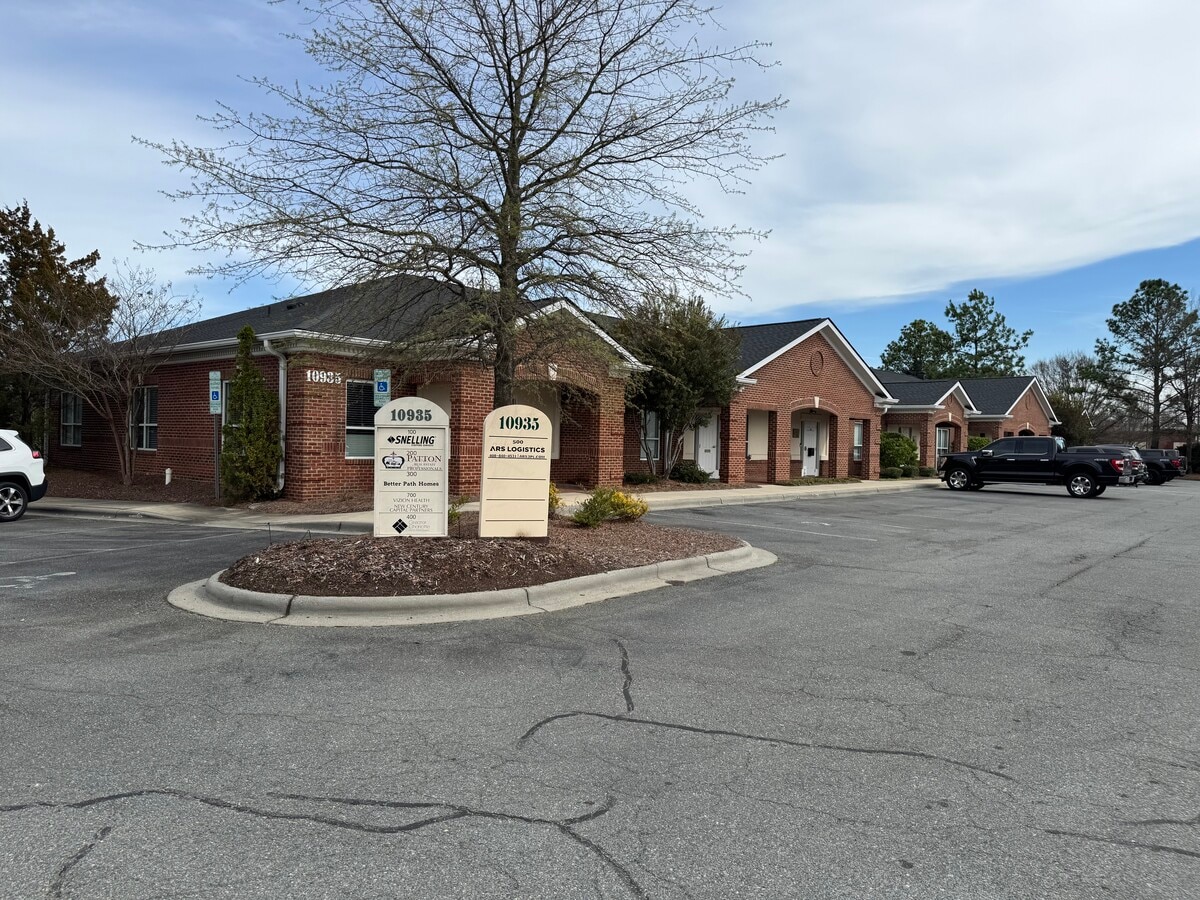 10965 Winds Crossing Dr, Charlotte, NC 28273 - Lot 400 - - Photo intérieure - Image 1 of 12