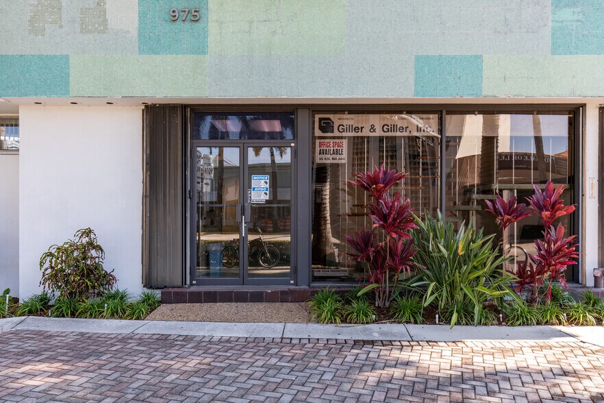 975 Arthur Godfrey Rd, Miami Beach, FL à louer - Photo de l’immeuble – Image 2 sur 6