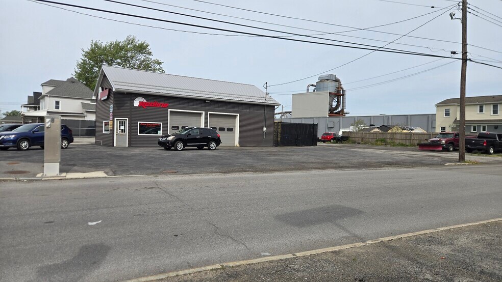 397 West Ave, Lockport, NY à louer - Photo de l’immeuble – Image 2 sur 13