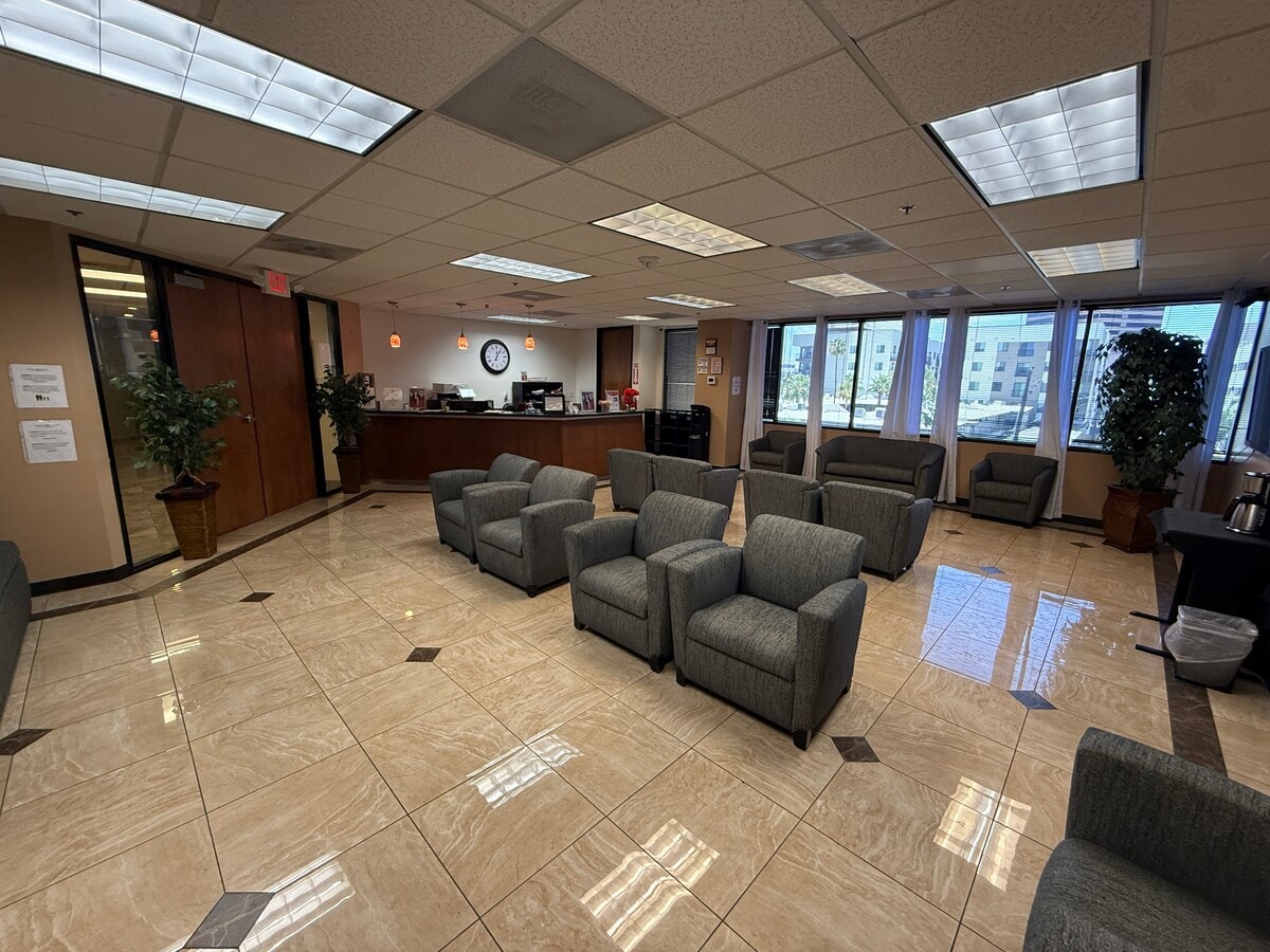 202 E Earll Dr, Phoenix, AZ 85012 - Lot .370 -  - Photo intérieure - Image 1 of 17