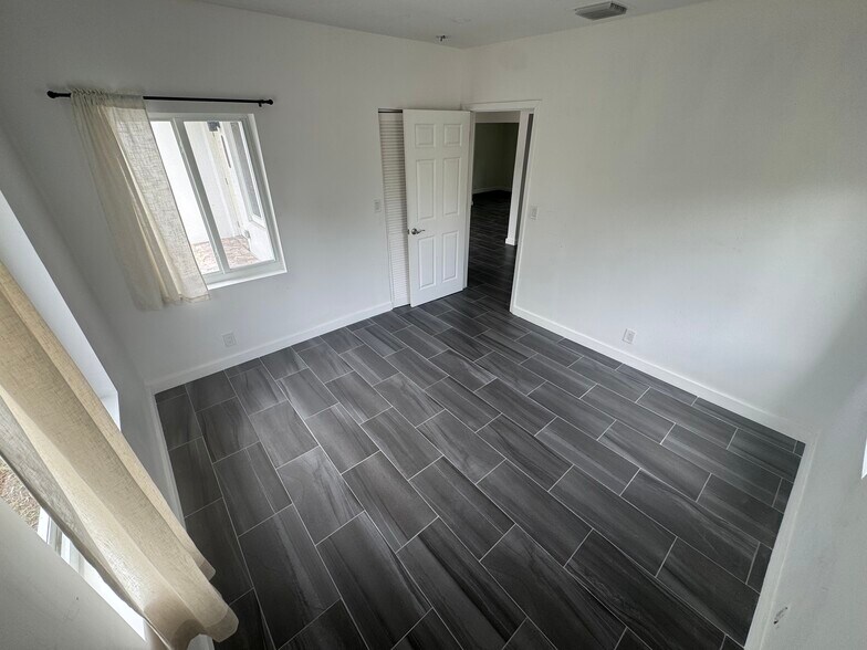 1904 SE 1st Ave, Fort Lauderdale, FL à louer - Photo de l’immeuble – Image 2 sur 9