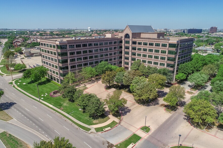 919 Hidden Ridge Dr, Irving, TX à louer - Photo de l’immeuble – Image 1 sur 11