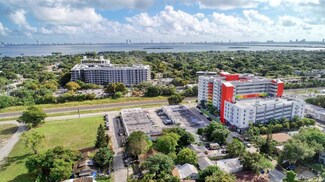Plus de détails pour 301 NE 58th St, Miami, FL - Logement à vendre