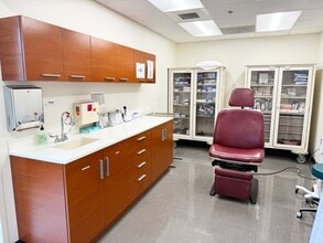 1 W Lakeshore Dr, Birmingham, AL à louer Photo intérieure– Image 2 sur 10