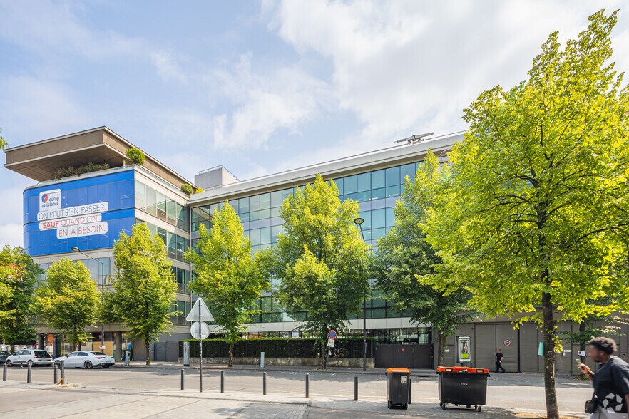 Bureau dans Saint-Denis à louer - Photo de l’immeuble – Image 2 sur 3