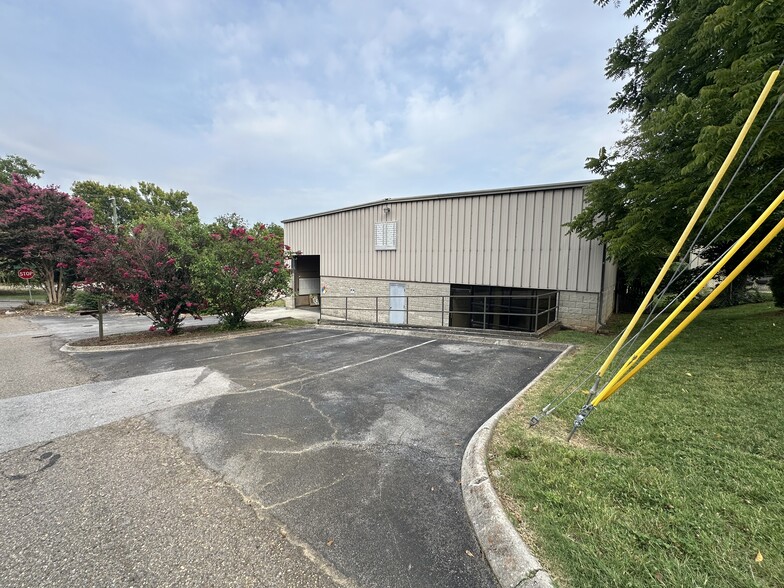 5911 Echo Dr, Knoxville, TN à louer - Photo de l’immeuble – Image 3 sur 18