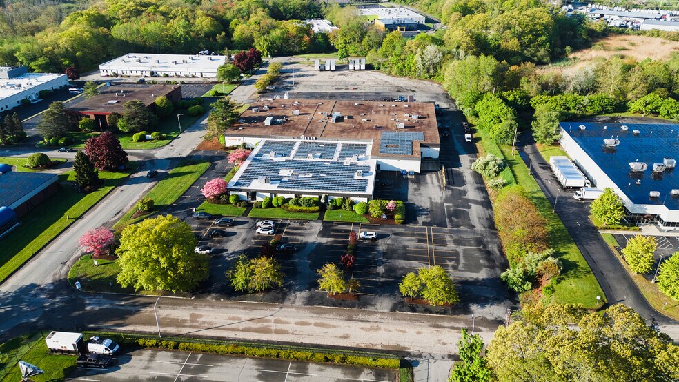 1 Catamore Blvd, East Providence, RI à louer - Photo de l’immeuble – Image 2 sur 31