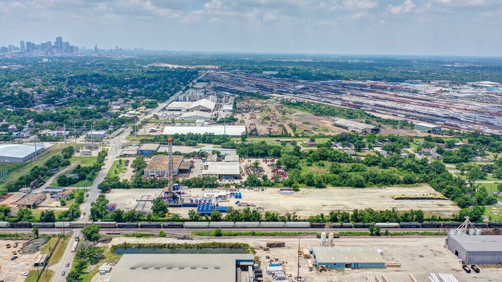 7621 Wallisville Rd, Houston, TX à louer - Photo de l’immeuble – Image 3 sur 6