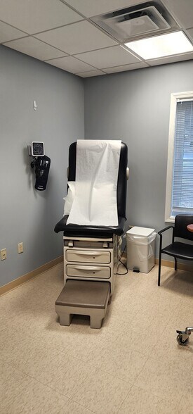 1320 W Main St, Waterbury, CT à vendre - Photo intérieure – Image 2 sur 10