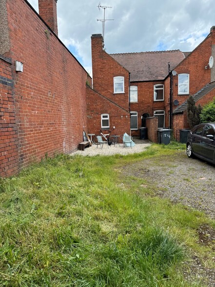 156 Arbury Rd, Nuneaton à louer - Photo de l’immeuble – Image 3 sur 5
