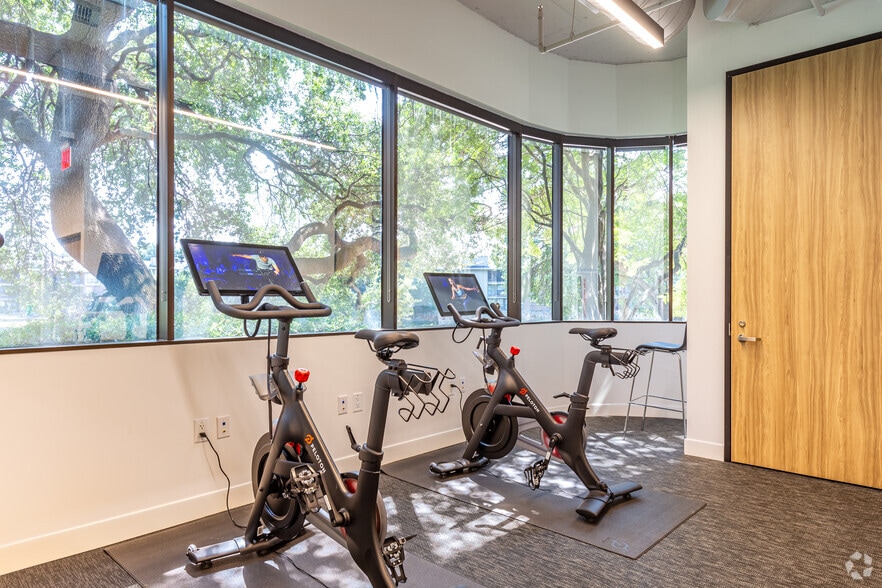 8140 Walnut Hill Ln, Dallas, TX à louer - Photo intérieure – Image 3 sur 19