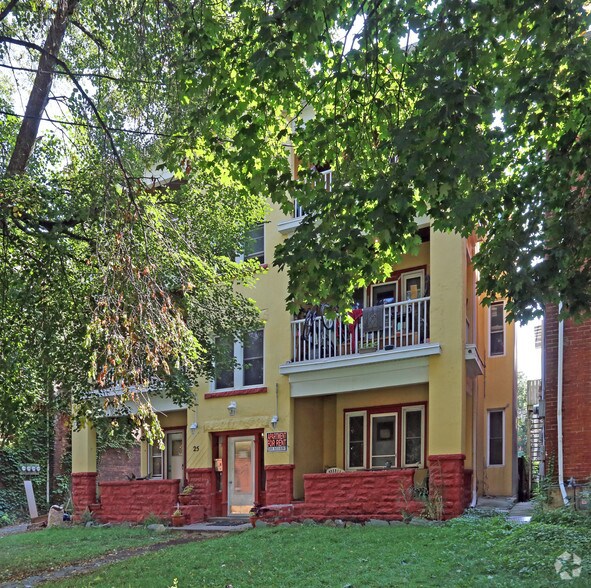 25 West Ave S, Hamilton, ON à vendre - Photo principale – Image 1 sur 3