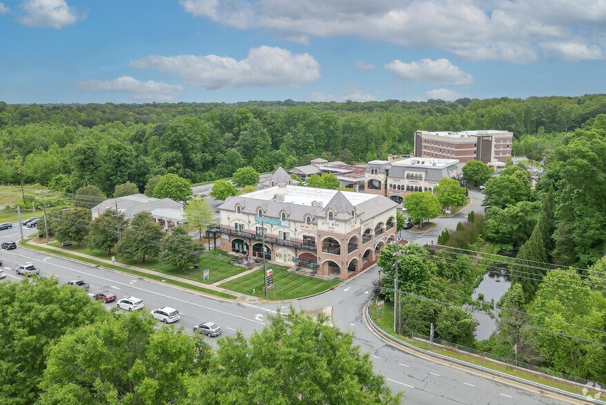 235 Medical Park Rd, Mooresville, NC à louer - Photo de l’immeuble – Image 2 sur 2