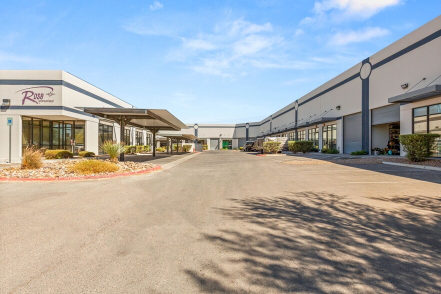 4570 W Post Rd, Las Vegas, NV à louer - Photo de l’immeuble – Image 3 sur 47
