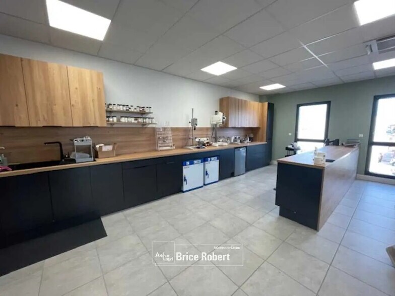 55 Rue Emile Zola, Décines-Charpieu à louer - Photo de l’immeuble – Image 3 sur 7
