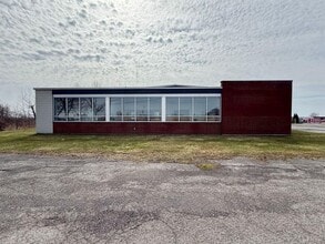 8555 Packard Rd, Niagara Falls, NY à louer Photo intérieure– Image 1 sur 37