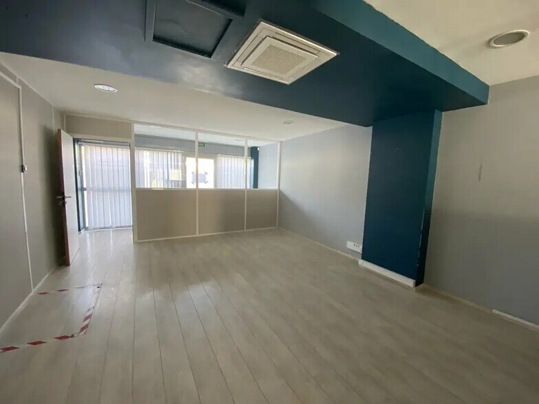 Local commercial dans Cagnes-sur-Mer à louer - Photo de l’immeuble – Image 1 sur 6