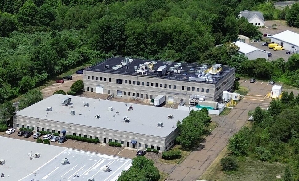 36 E Industrial Rd, Branford, CT à louer - Photo de l’immeuble – Image 3 sur 30