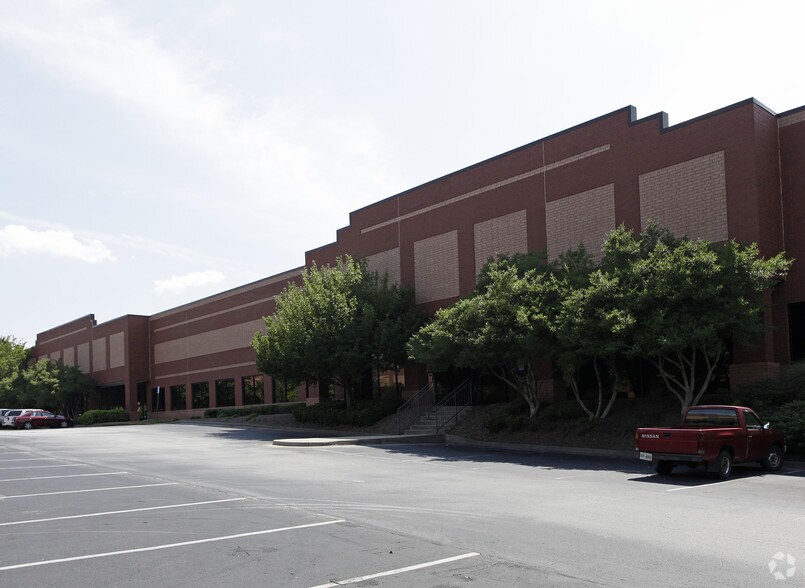 245 Hembree Park Dr, Roswell, GA à louer - Photo de l’immeuble – Image 3 sur 3
