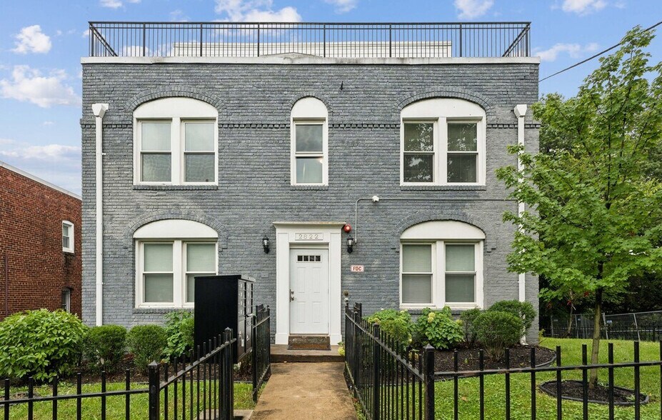2822 28th St SE, Washington, DC à vendre - Photo principale – Image 1 sur 55