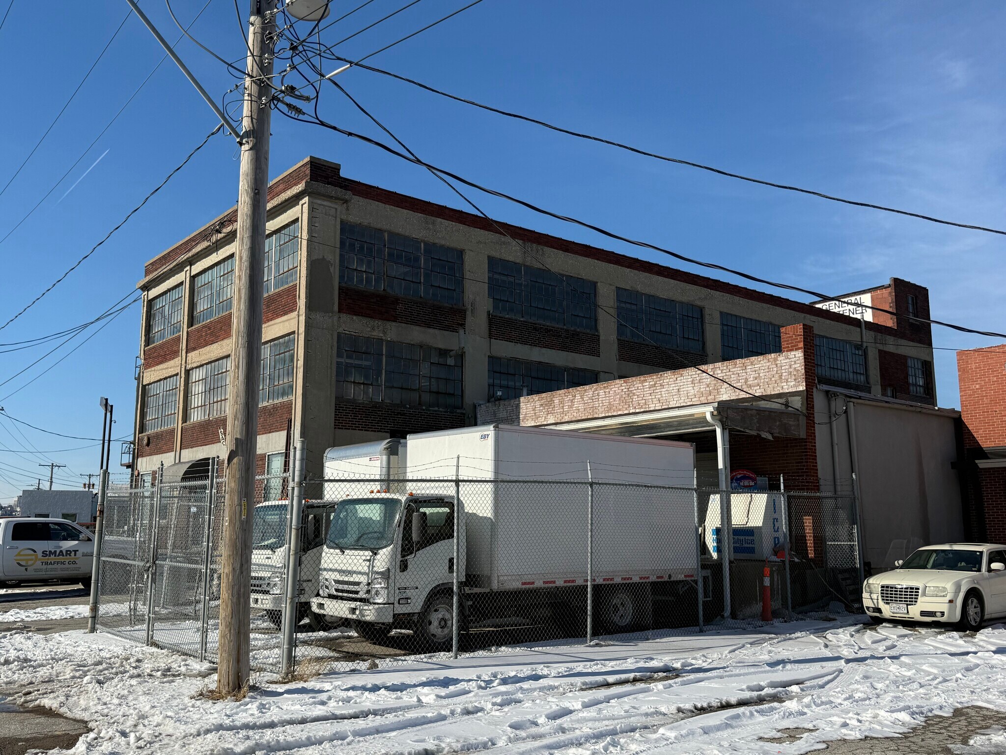 1350 Woodswether Rd, Kansas City, MO à louer Photo principale– Image 1 sur 8