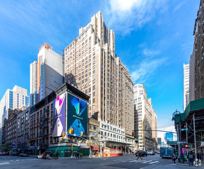 545 Eighth Ave, New York, NY à louer - Photo de l’immeuble – Image 1 sur 7