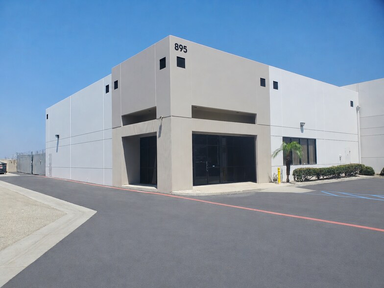 895 N Todd Ave, Azusa, CA à louer - Photo de l’immeuble – Image 2 sur 4