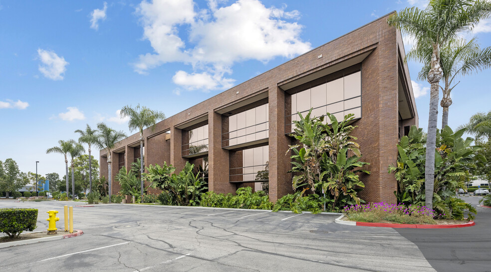 2714 Loker Ave W, Carlsbad, CA à louer - Photo de l’immeuble – Image 2 sur 23