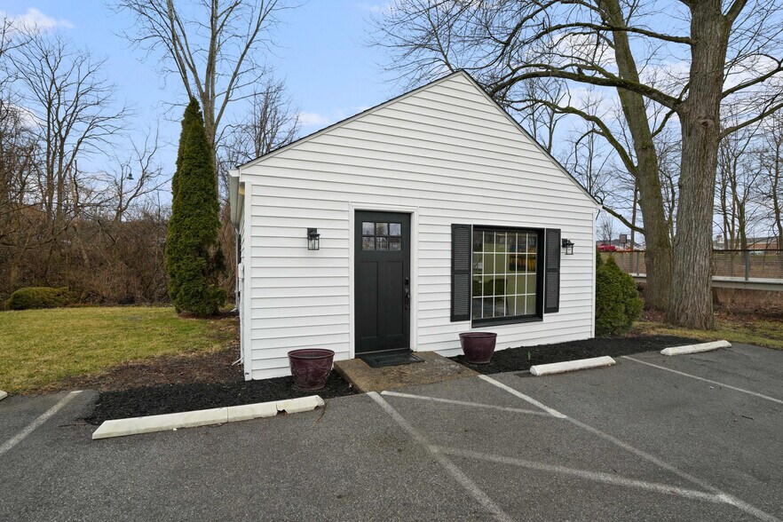153 E Dublin Granville Rd, New Albany, OH à louer - Photo de l’immeuble – Image 1 sur 28
