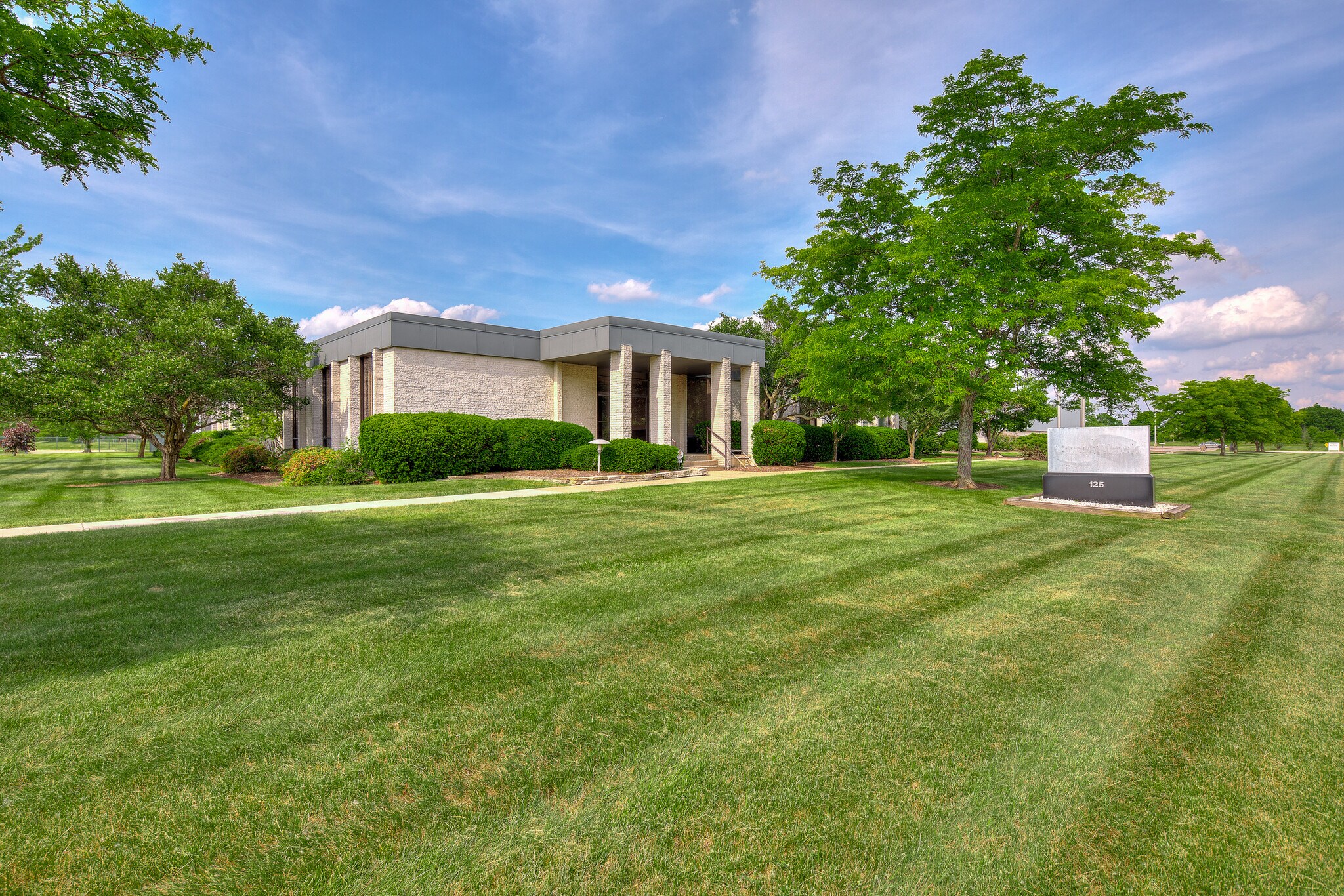 125 Lena Dr, Aurora, OH à louer Photo principale– Image 1 sur 7