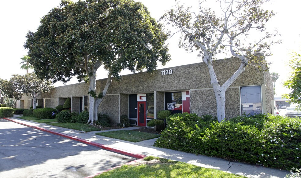 1040 S Raymond Ave, Fullerton, CA à louer - Photo principale – Image 3 sur 18