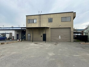 7123 Curragh Av, Burnaby, BC à louer Photo de l’immeuble– Image 2 sur 7