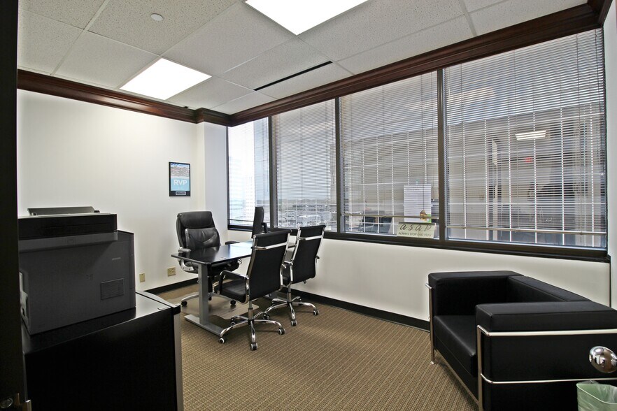 11767 Katy Fwy, Houston, TX à louer - Photo de l’immeuble – Image 2 sur 25