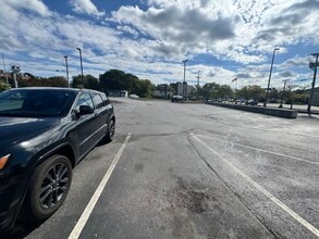 132 Mendon Rd, Cumberland, RI à louer Photo intérieure– Image 2 sur 12