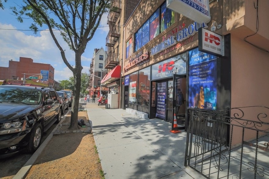 3703 92nd St, Jackson Heights, NY à louer - Photo de l’immeuble – Image 1 sur 15