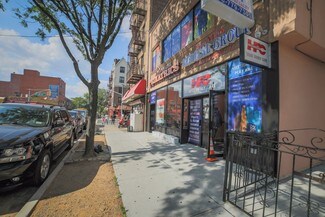 Plus de détails pour 3703 92nd St, Jackson Heights, NY - Médical à louer
