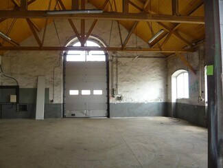 Plus de détails pour Local d'activités à louer