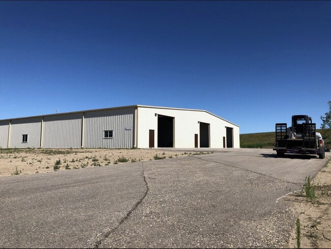 Plus de détails pour 2101 SE 31st St, Minot, ND - Industriel/Logistique à vendre