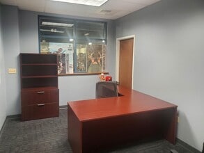 711 E Main St, Chicopee, MA à louer Photo intérieure– Image 2 sur 5