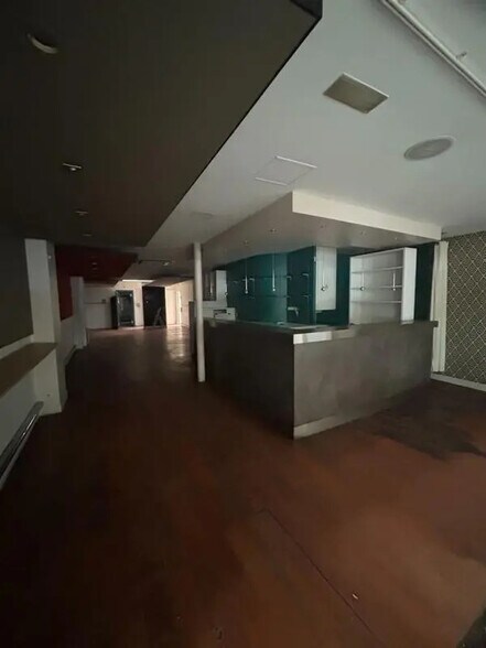 Local commercial dans Paris à louer - Photo intérieure – Image 2 sur 3